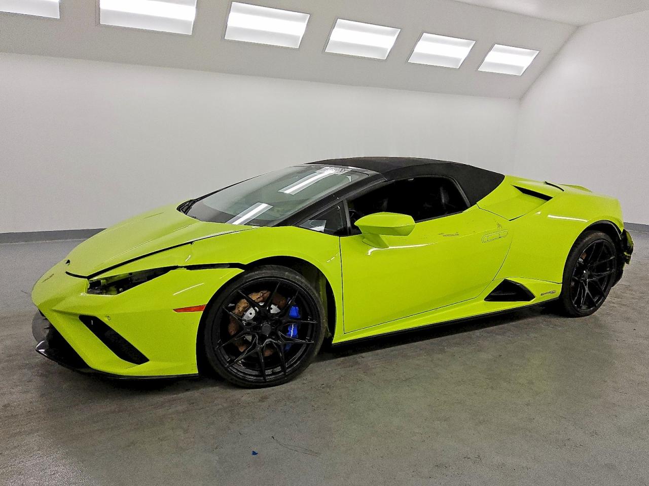 2022 Lamborghini Huracan, VIN ZHWUT5ZF2NLA19727 — Front end
