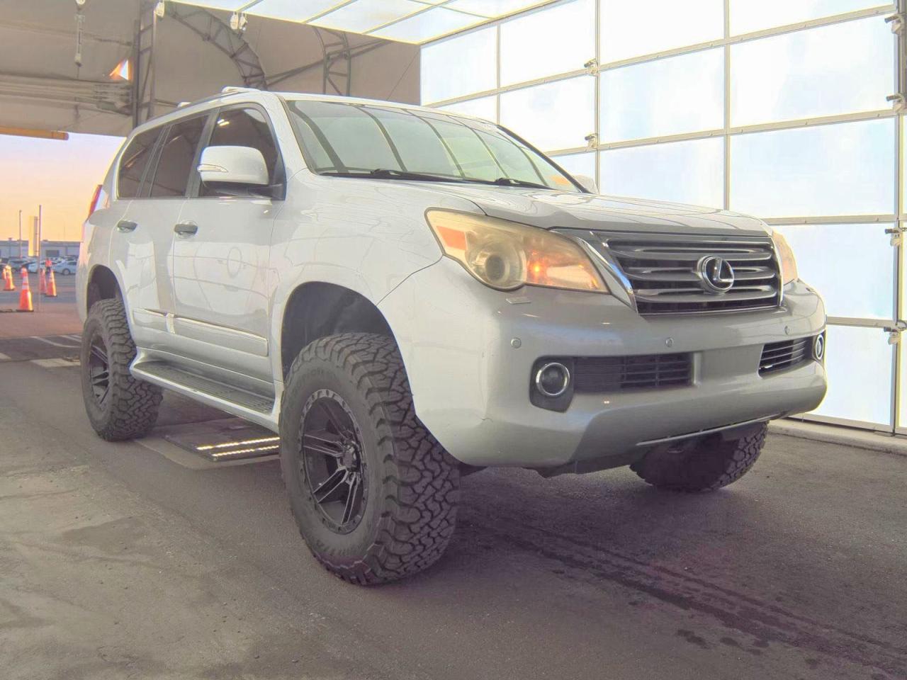 2011 Lexus GX 460 Premium, VIN JTJJM7FX7B5031173 — Minor dents and scratches