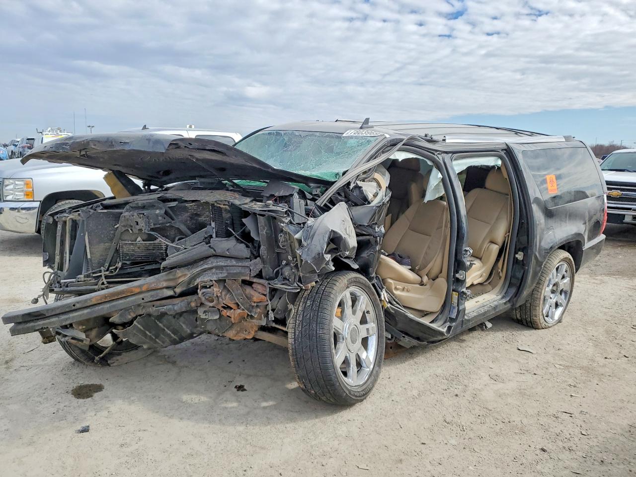 2013 Cadillac Escalade ESV Luxury, VIN 1GYS4HEF8DR378281 — Rollover
