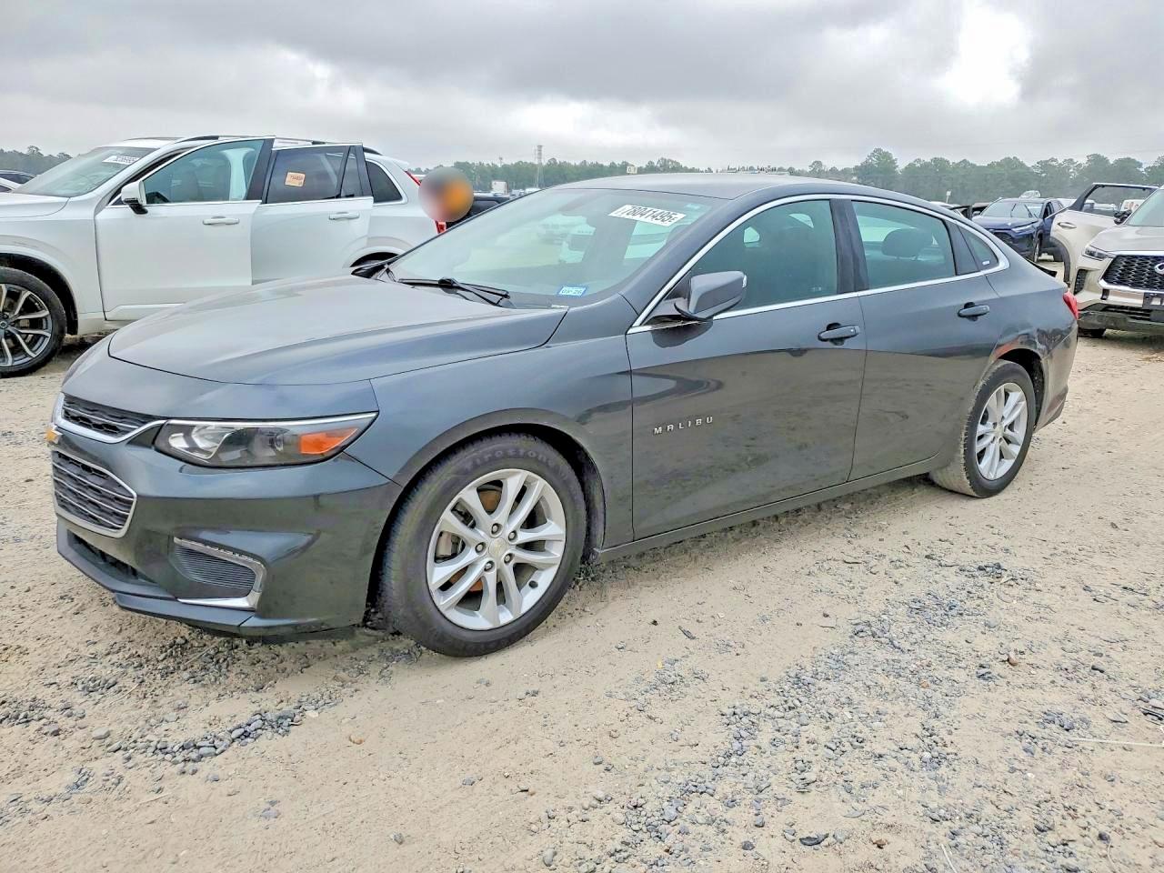 2018 Chevrolet Malibu LT, VIN 1G1ZD5STXJF256783 — Side
