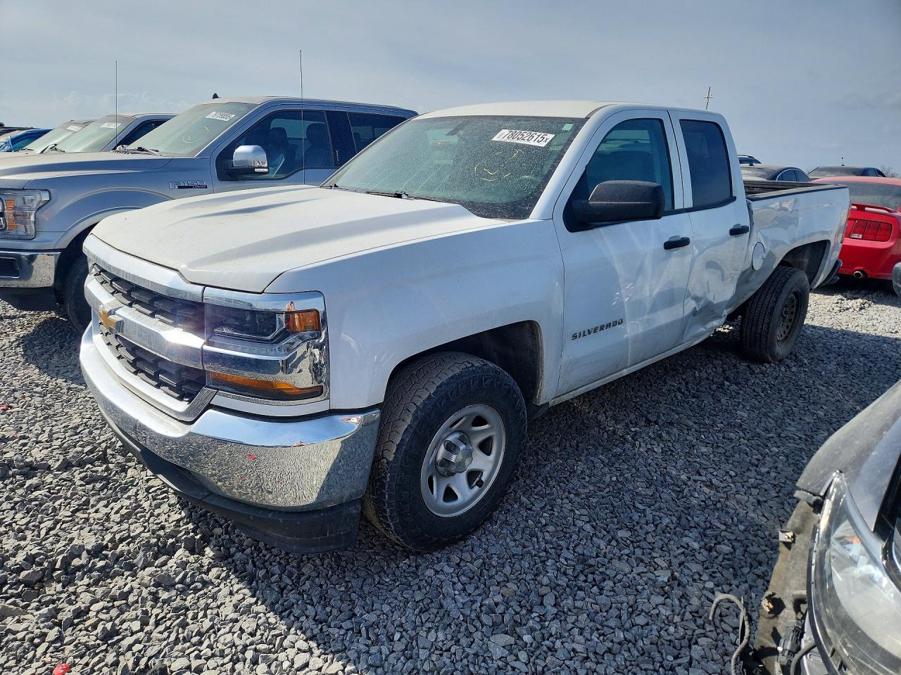 2018 Chevrolet Silverado 1500 Work Truck, VIN 1GCRCNEH5JZ317473 — Side