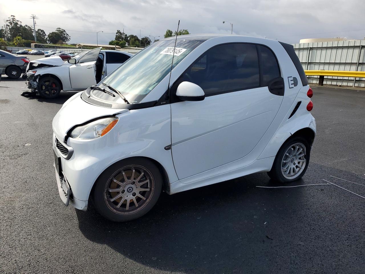 2016 Smart fortwo Passion, VIN WMEEJ9AA2GK845723 — Зад