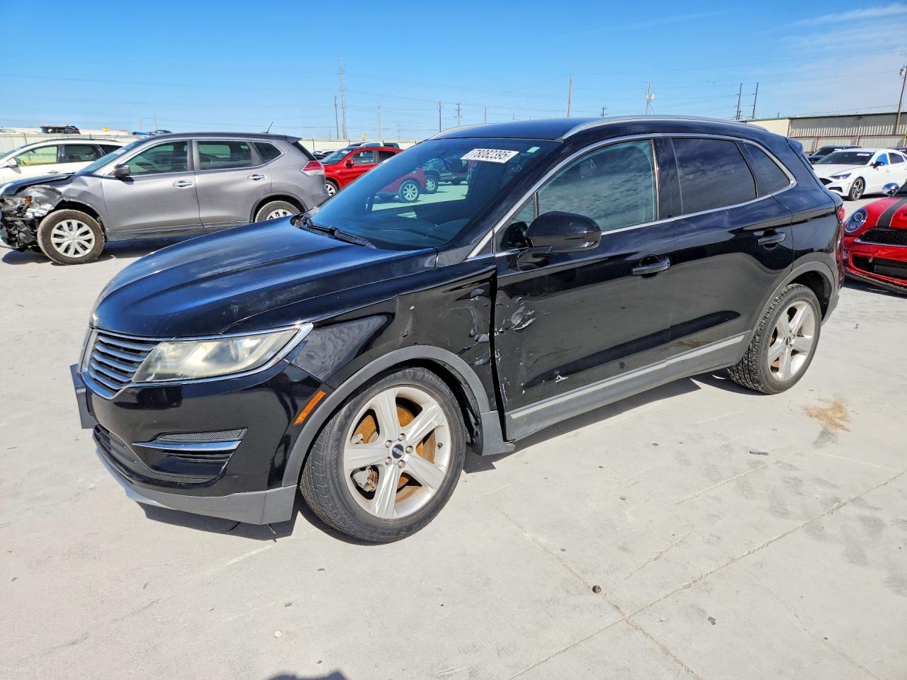 2017 Lincoln MKC Premiere, VIN 5LMCJ1C96HUL09625 — Side