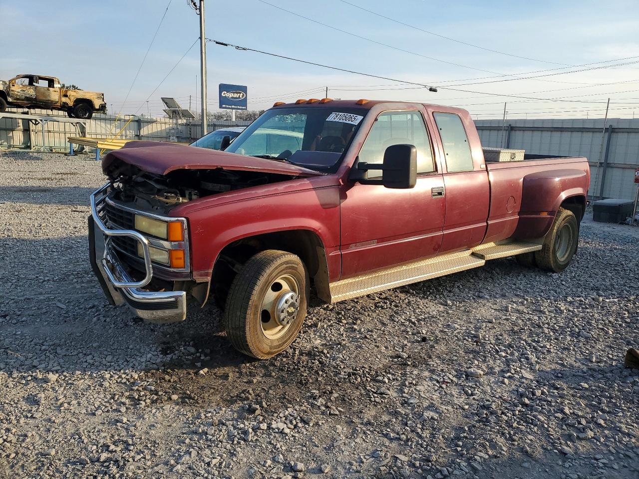 1993 Chevrolet Silverado 3500, VIN 1GCHC39NXPE155422 — Фото с аукциона 1 of 4