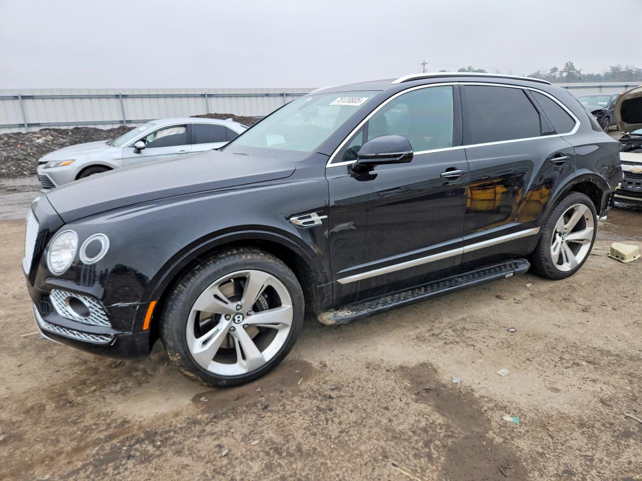 2018 Bentley Bentayga Signature, VIN SJAAC2ZV6JC017957 — Rear end