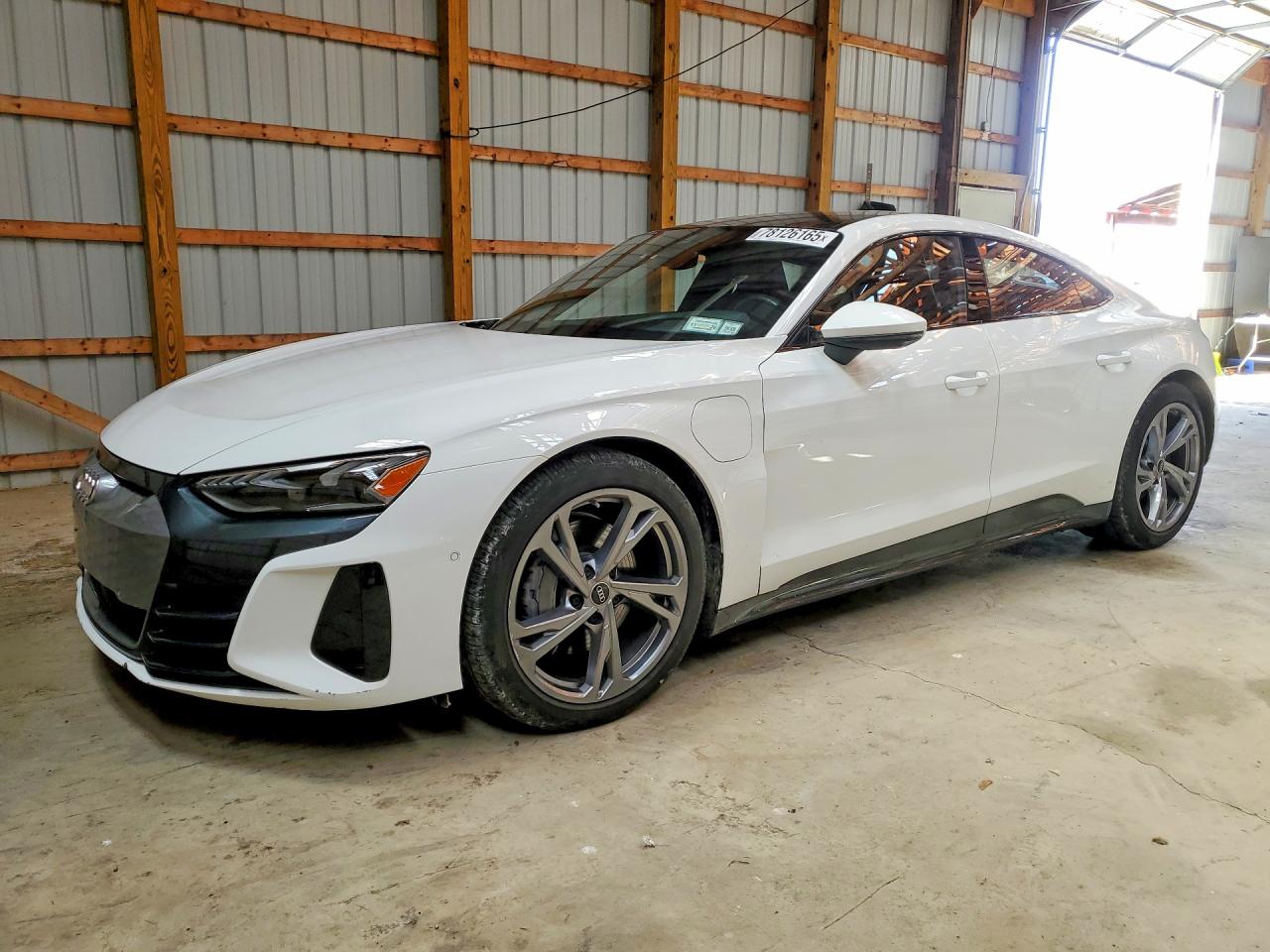 2022 Audi e-tron GT Prestige, VIN WAUDJBFW9N7003898 — Днище