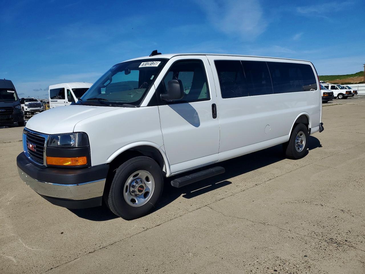 2025 GMC Savana LT, VIN 1GJZ7PFP0S1253194 — Зад