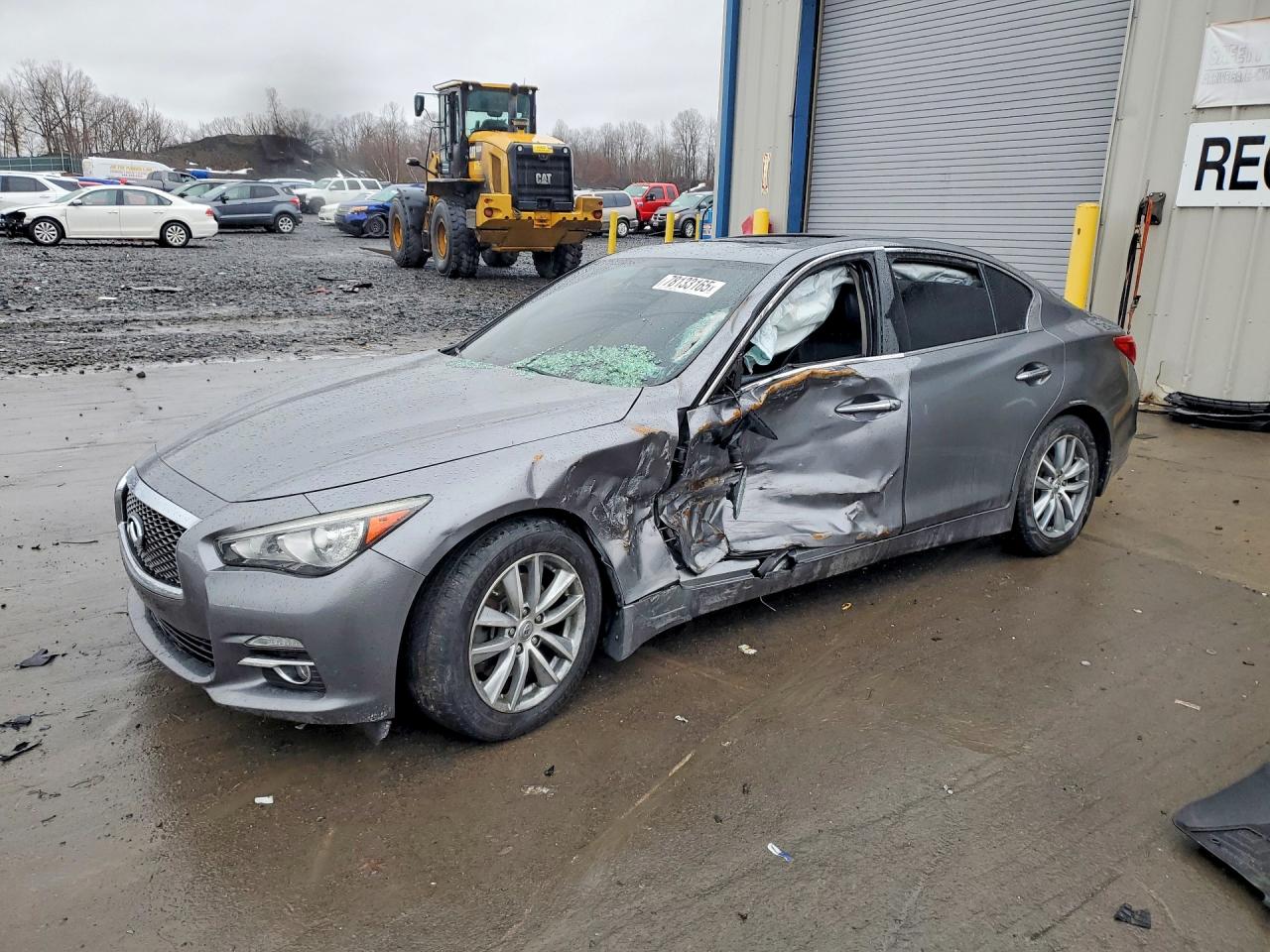 2015 Infiniti Q50 Premium, VIN JN1BV7AR5FM418123 — Side