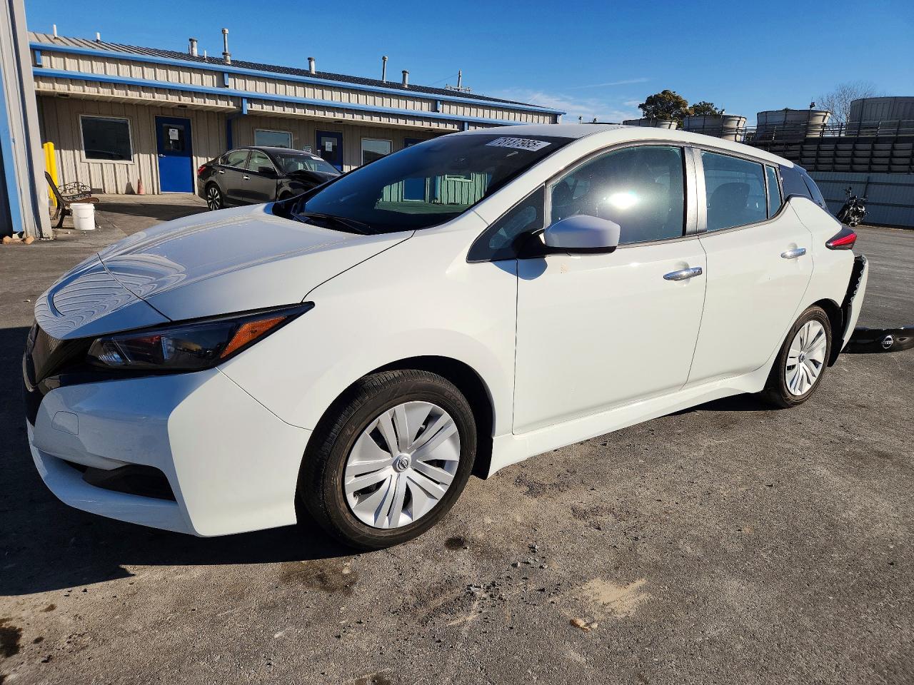 2025 Nissan LEAF S, VIN 1N4AZ1BV3SC564712 — Бок