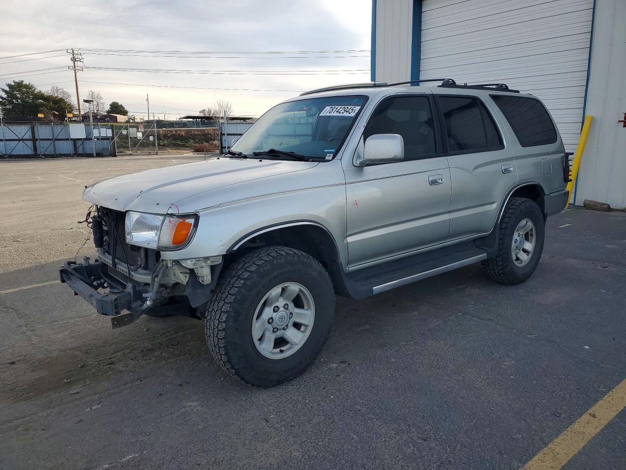 1999 Toyota 4Runner SR5, VIN JT3HN86R0X0250247 — Front end
