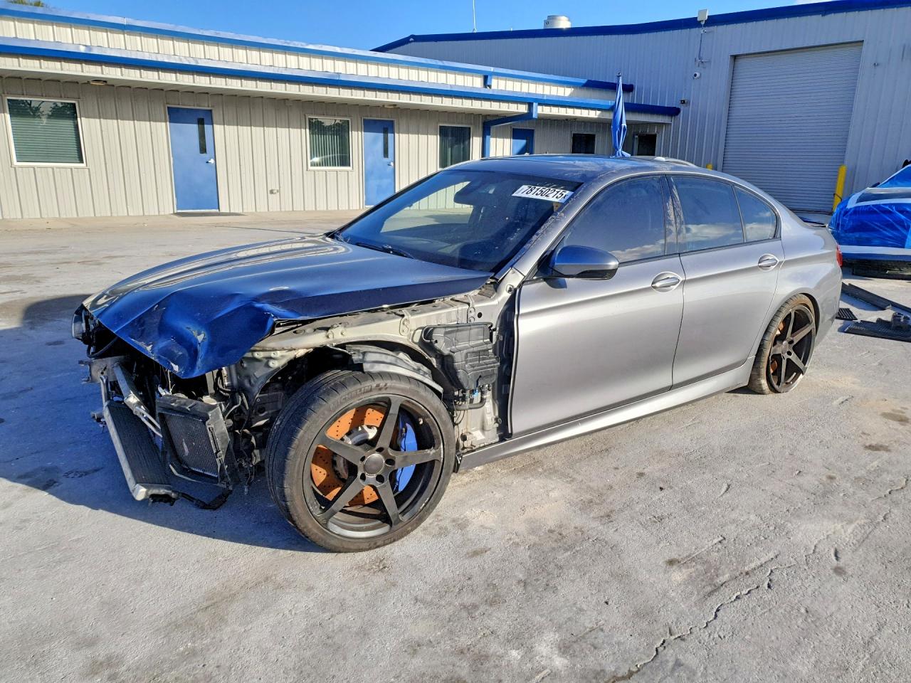 2016 BMW M5, VIN WBSFV9C56GG343378 — Перед