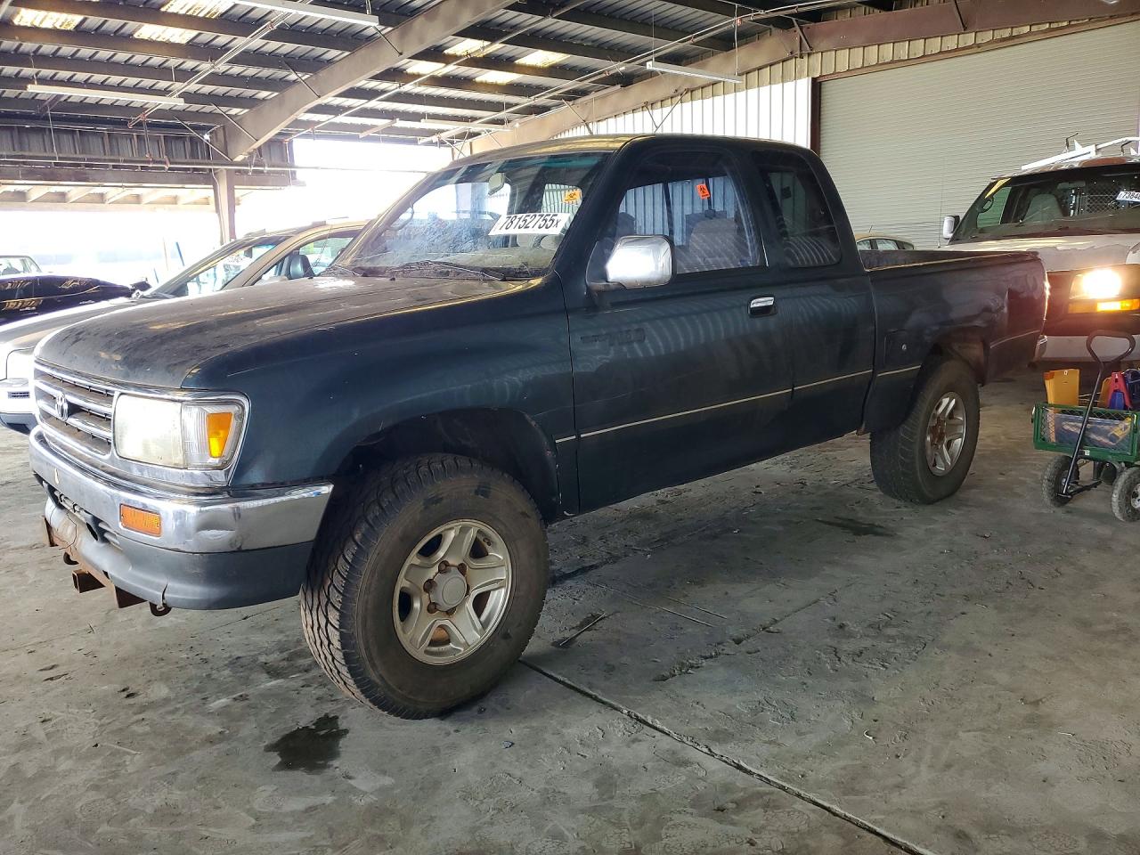 1996 Toyota T100 SR5, VIN JT4UN24D2T0023943 — Side