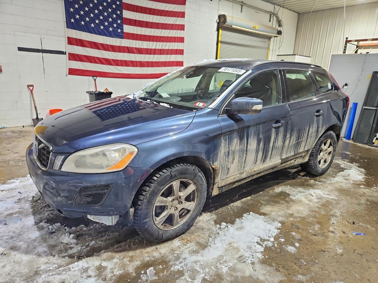 2011 Volvo XC60 3.2L, VIN YV4940DZ9B2155932 — Side