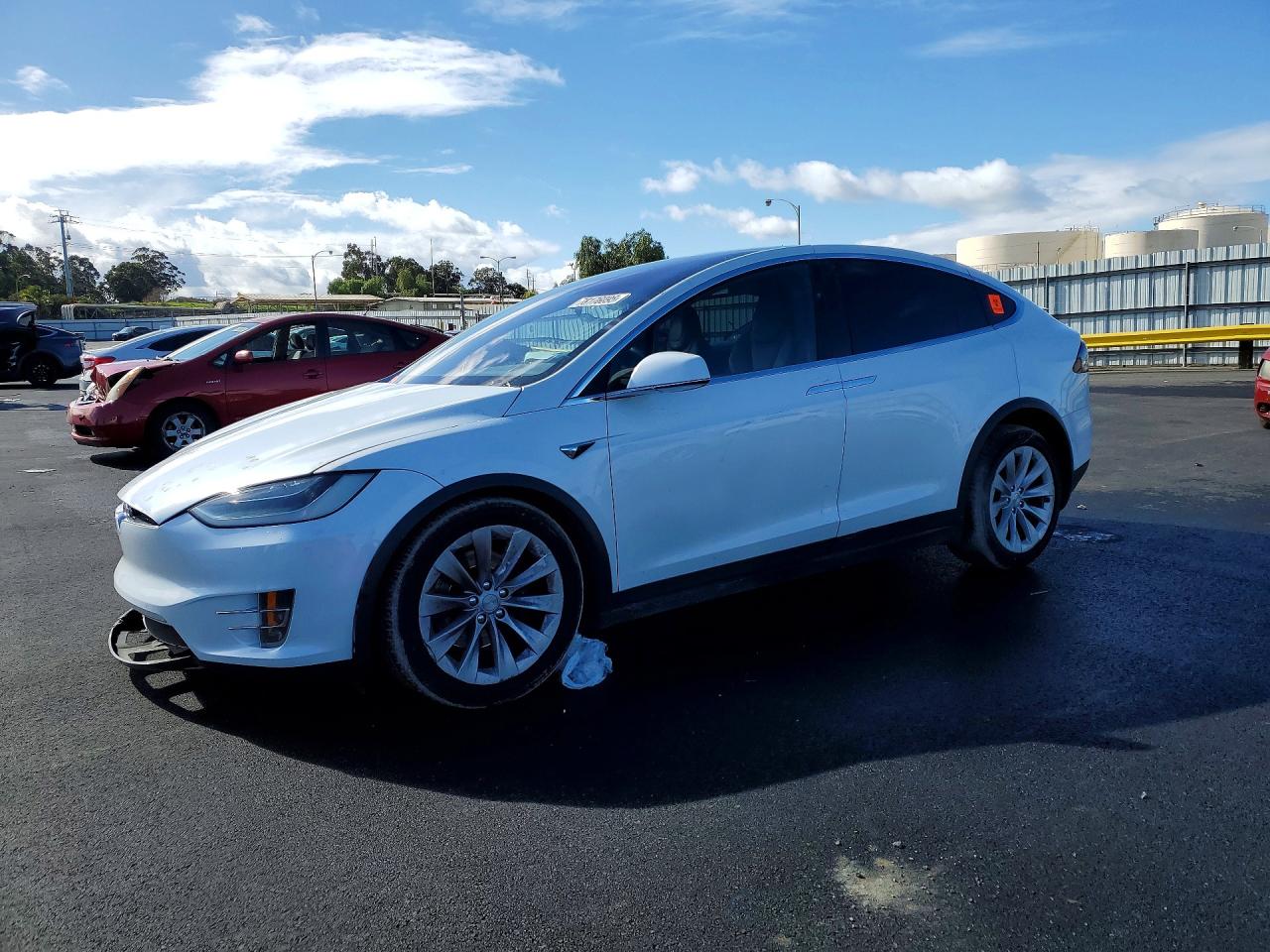 2019 Tesla Model X 75D, VIN 5YJXCAE29KF189886 — Front end