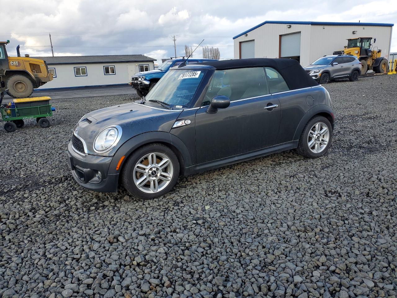 2012 MINI Convertible S, VIN WMWZP3C59CT250414 — Бок