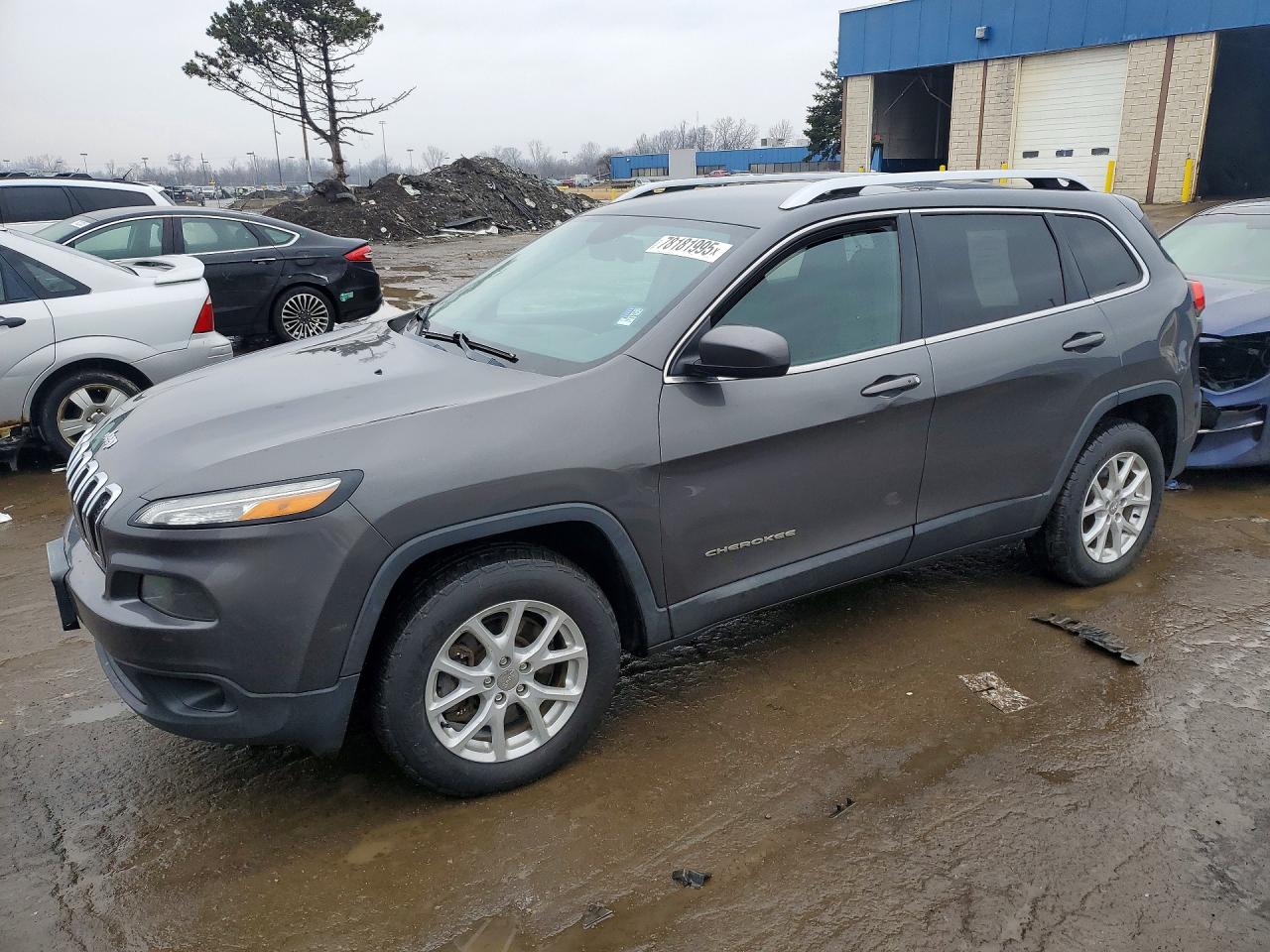 2014 Jeep Cherokee Latitude, VIN 1C4PJMCB7EW146965 — Rear end