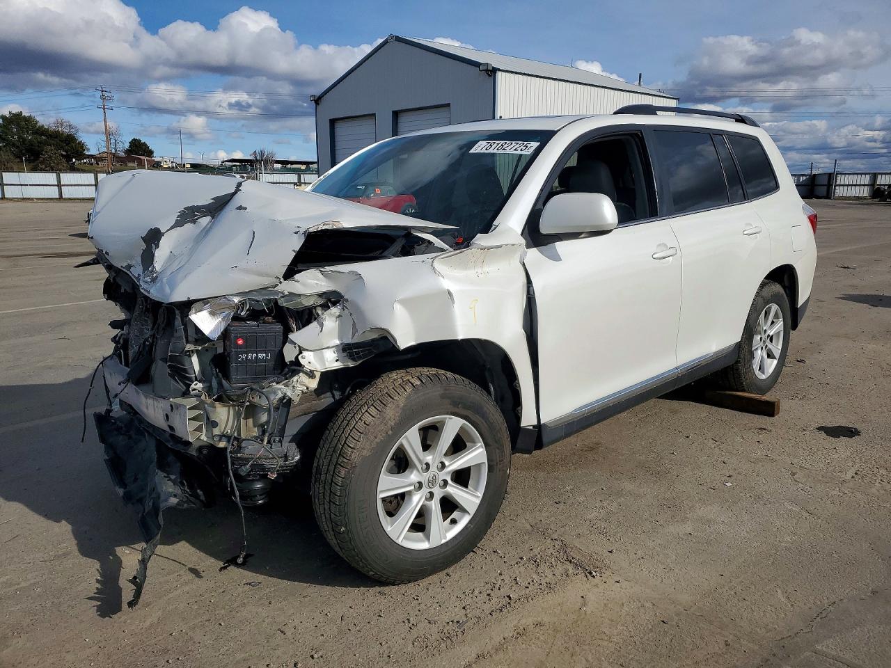 2013 Toyota Highlander SE, VIN 5TDBK3EH5DS181537 — Front end