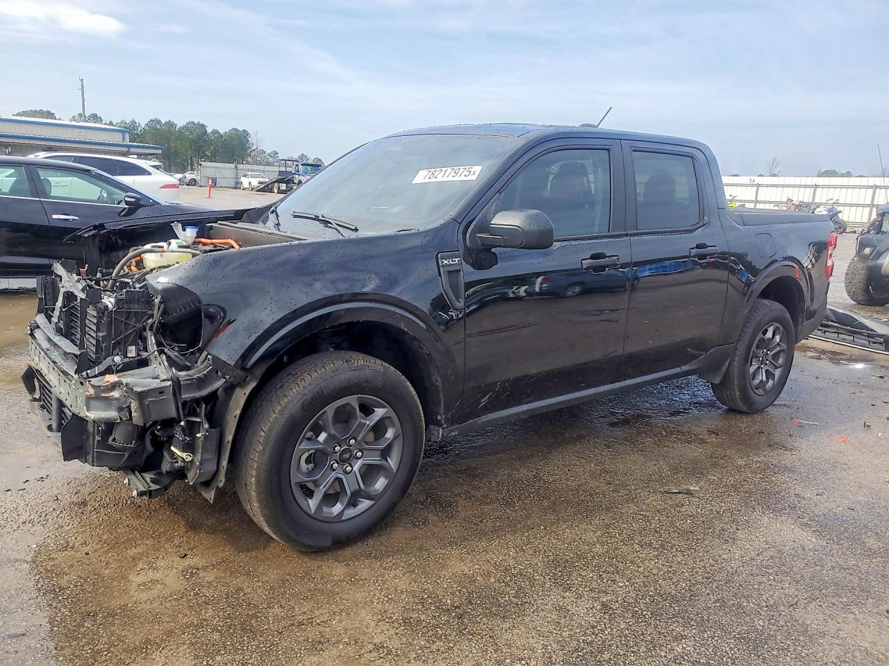2025 Ford Maverick XLT, VIN 3FTTW8H38SRA05717 — Front end