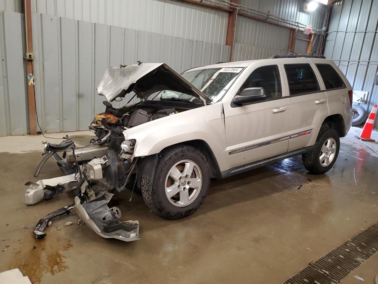 2010 Jeep Grand Cherokee Laredo, VIN 1J4PR4GK4AC153784 — Front end