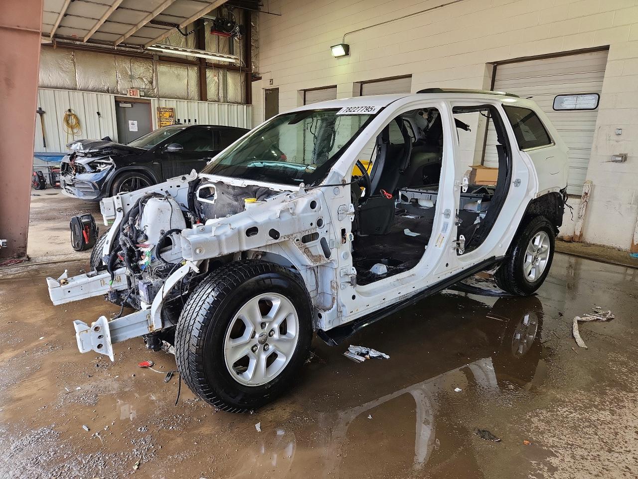 2016 Jeep Grand Cherokee 75th Anniversary, VIN 1C4RJFAG5GC342961 — Vandalism