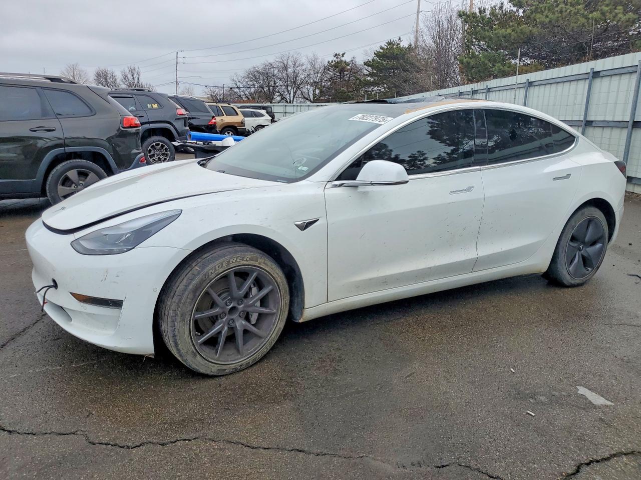 2019 Tesla Model 3 Mid Range, VIN 5YJ3E1EA2KF464661 — Крыша