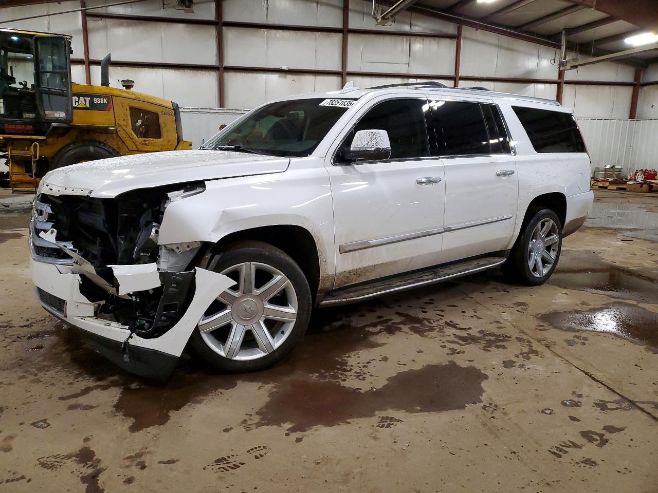 2017 Cadillac Escalade ESV Luxury, VIN 1GYS4HKJ0HR388513 — Front end
