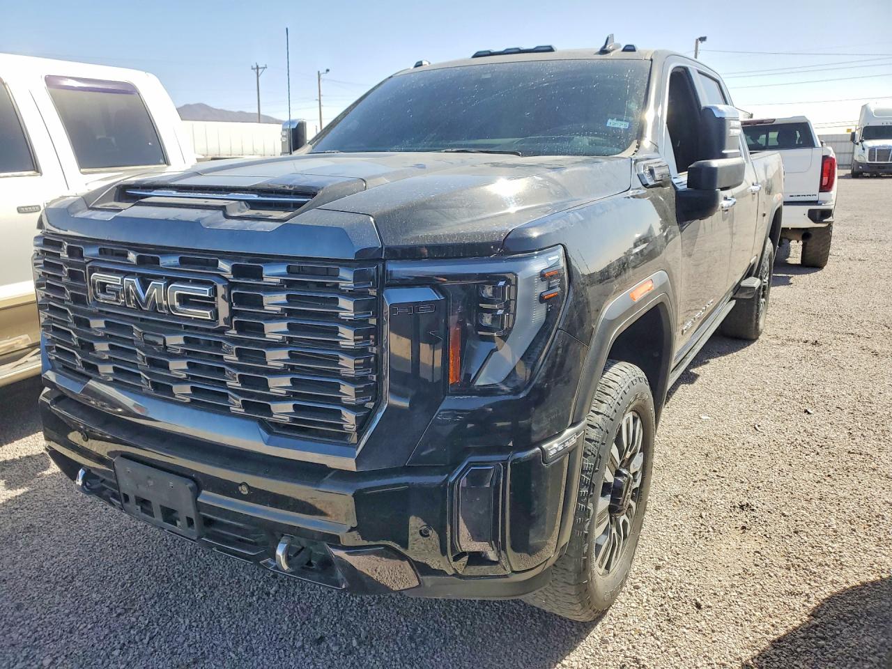 2024 GMC Sierra 2500HD Denali Ultimate, VIN 1GT49XEY7RF211933 — Minor dents and scratches