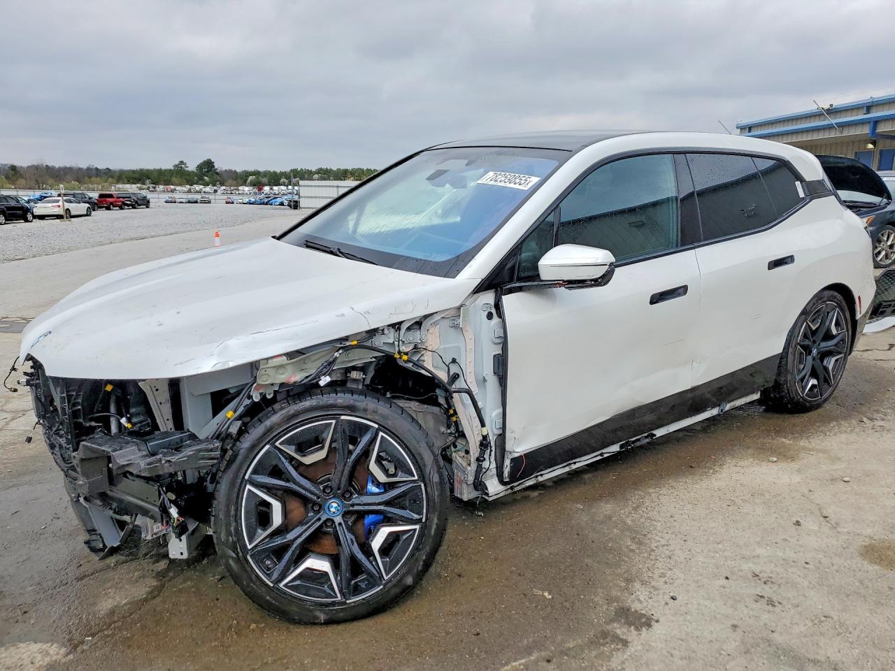 2022 BMW iX xDrive50, VIN WB523CF09NCK67387 — Front end