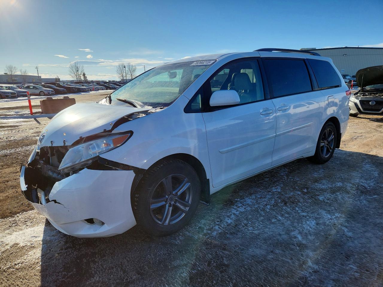2014 Toyota Sienna XLE, VIN 5TDDK3DC0ES086352 — Front end
