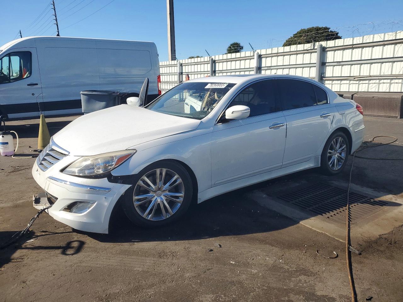 2012 Hyundai Genesis 3.8L, VIN KMHGC4DD3CU160389 — Перед