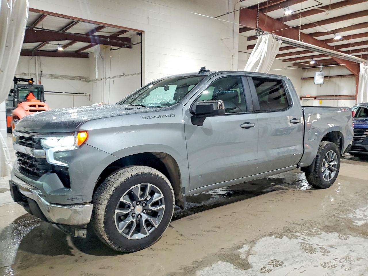 2026 Chevrolet Silverado 1500 LT, VIN 1GCPKKEK2TZ117481 — Зад