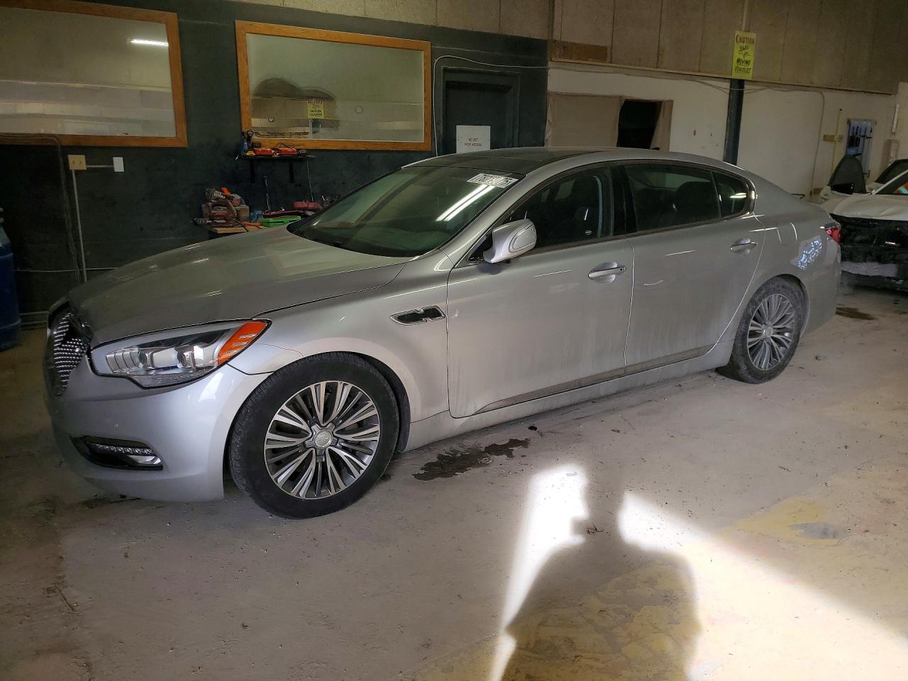 2016 Kia K900 Premium, VIN KNALT4D32G6032338 — Front end