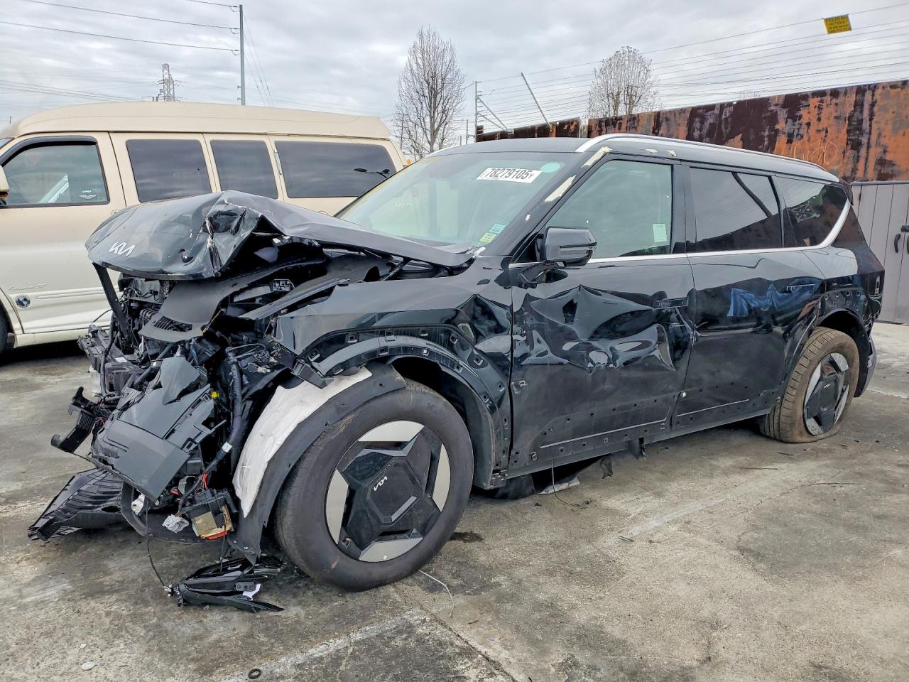 2025 Kia EV9 Wind, VIN 5XYAFFS56SG002475 — Front end