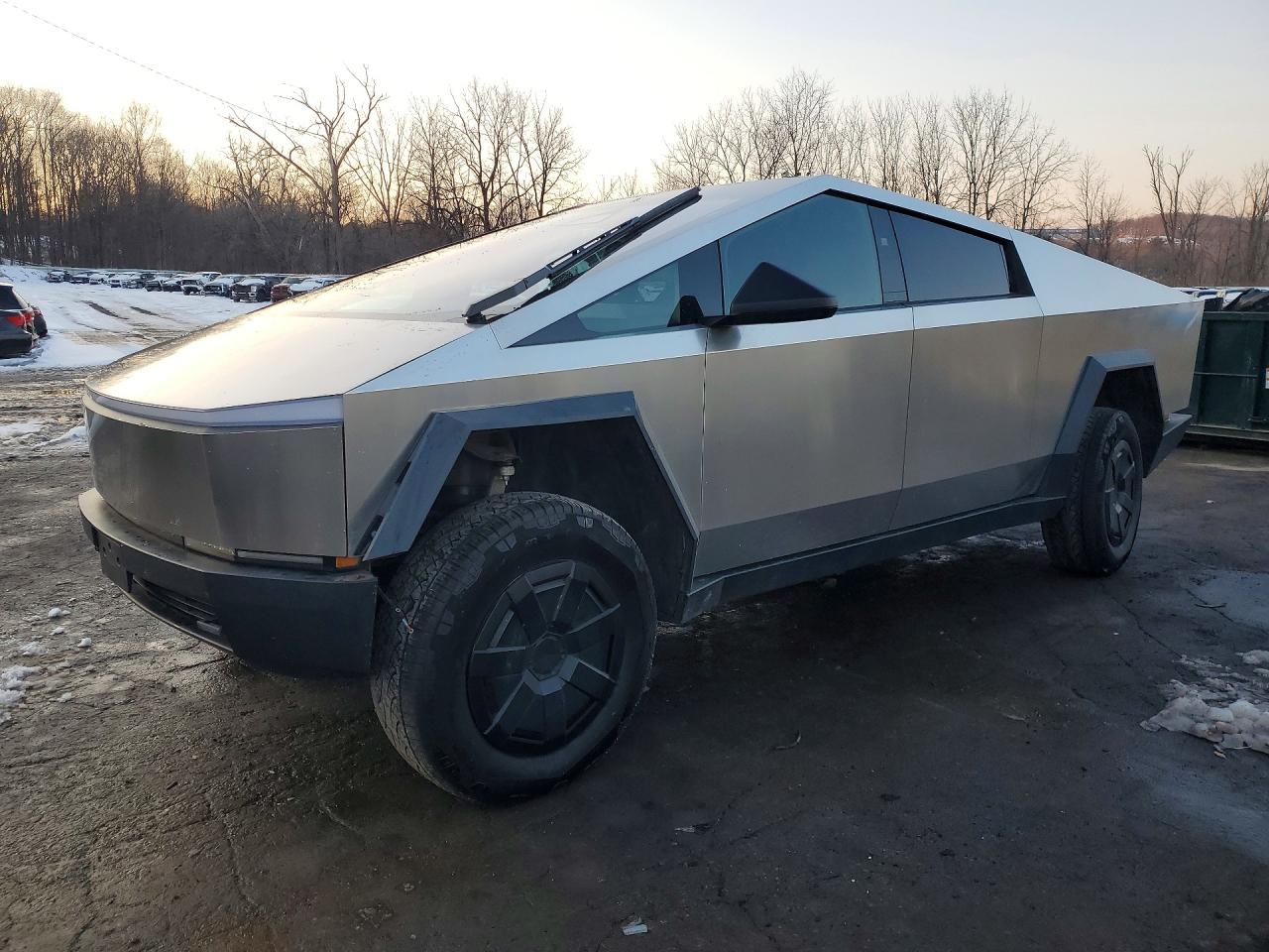 2024 Tesla Cybertruck, VIN 7G2CEHED6RA056770 — Front end
