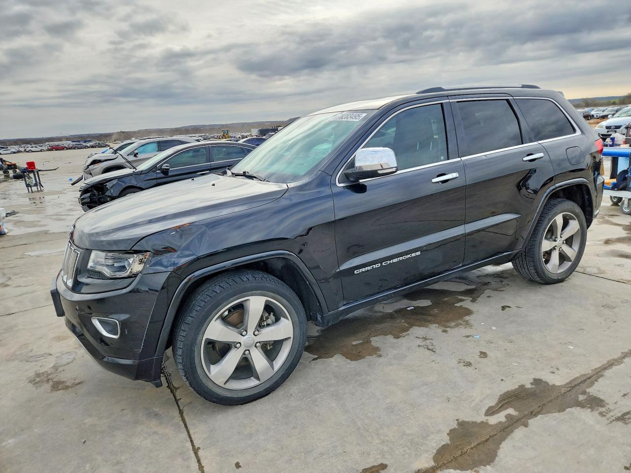 2014 Jeep Grand Cherokee Overland, VIN 1C4RJECG2EC364372 — Front end