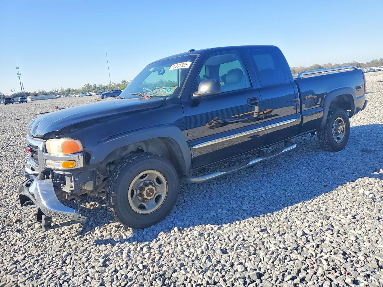 2003 GMC Sierra 2500 SLE, VIN 1GTGK29U83Z353967 — Front end