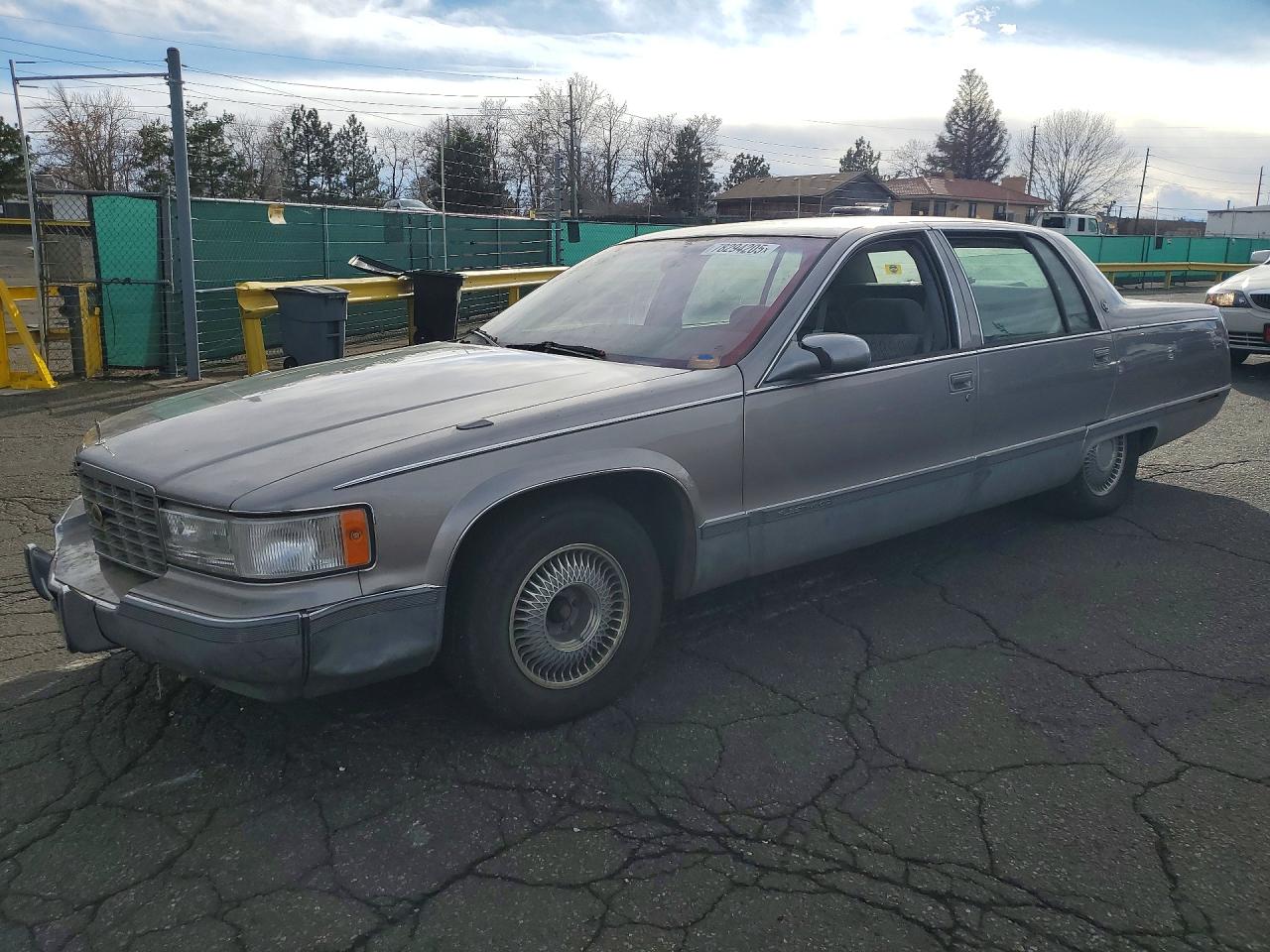 1995 Cadillac Fleetwood, VIN 1G6DW52P3SR714391 — Front end
