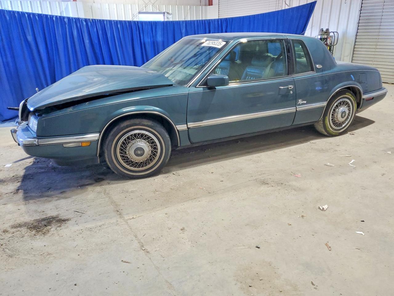 1992 Buick Riviera, VIN 1G4EZ13L6NU412152 — Front end