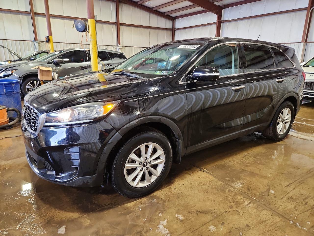 2019 Kia Sorento LX, VIN 5XYPG4A38KG577060 — Front end