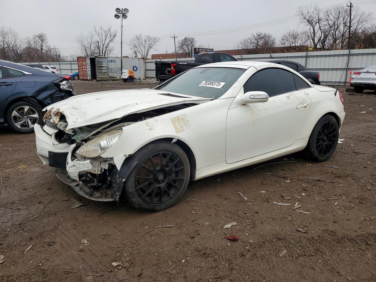 2006 Mercedes-Benz SLK 350, VIN WDBWK56F86F113079 — Front end