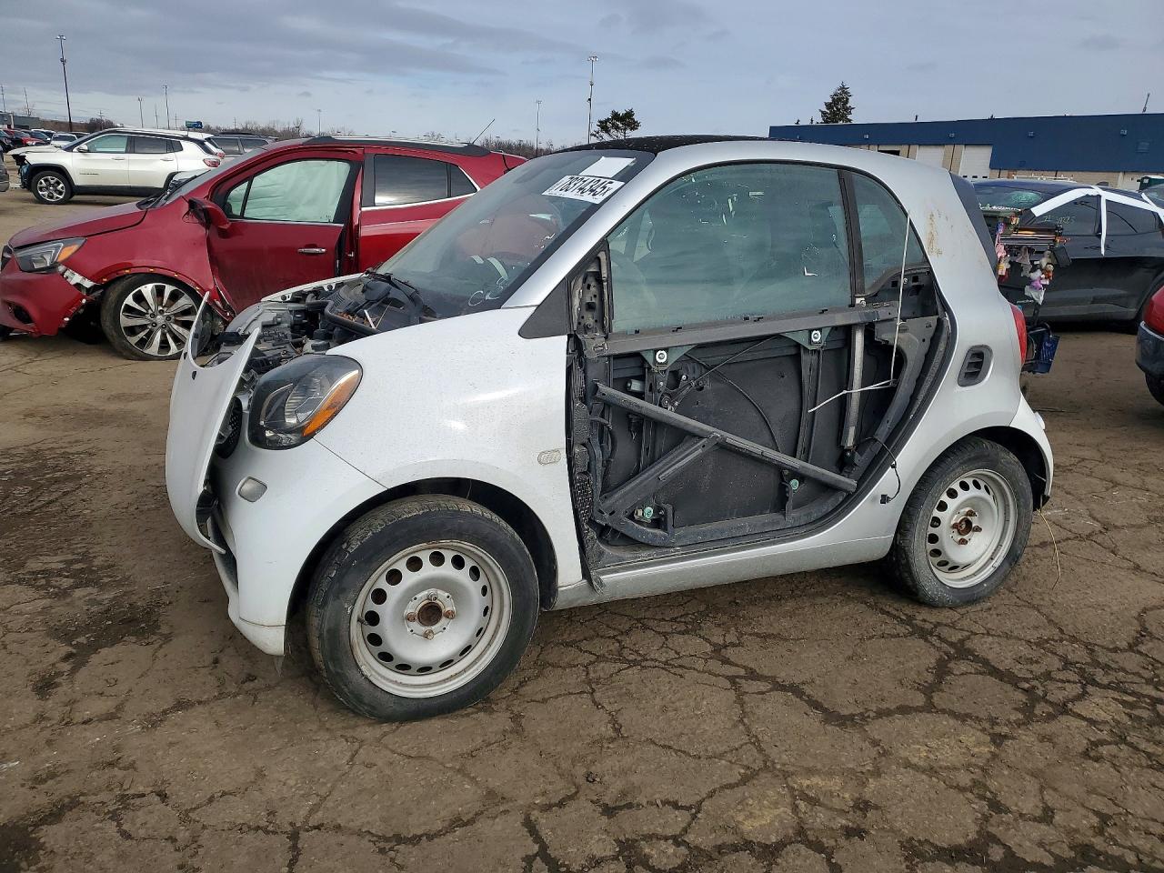 2017 Smart fortwo Pure, VIN WMEFJ5DA8HK169773 — Side