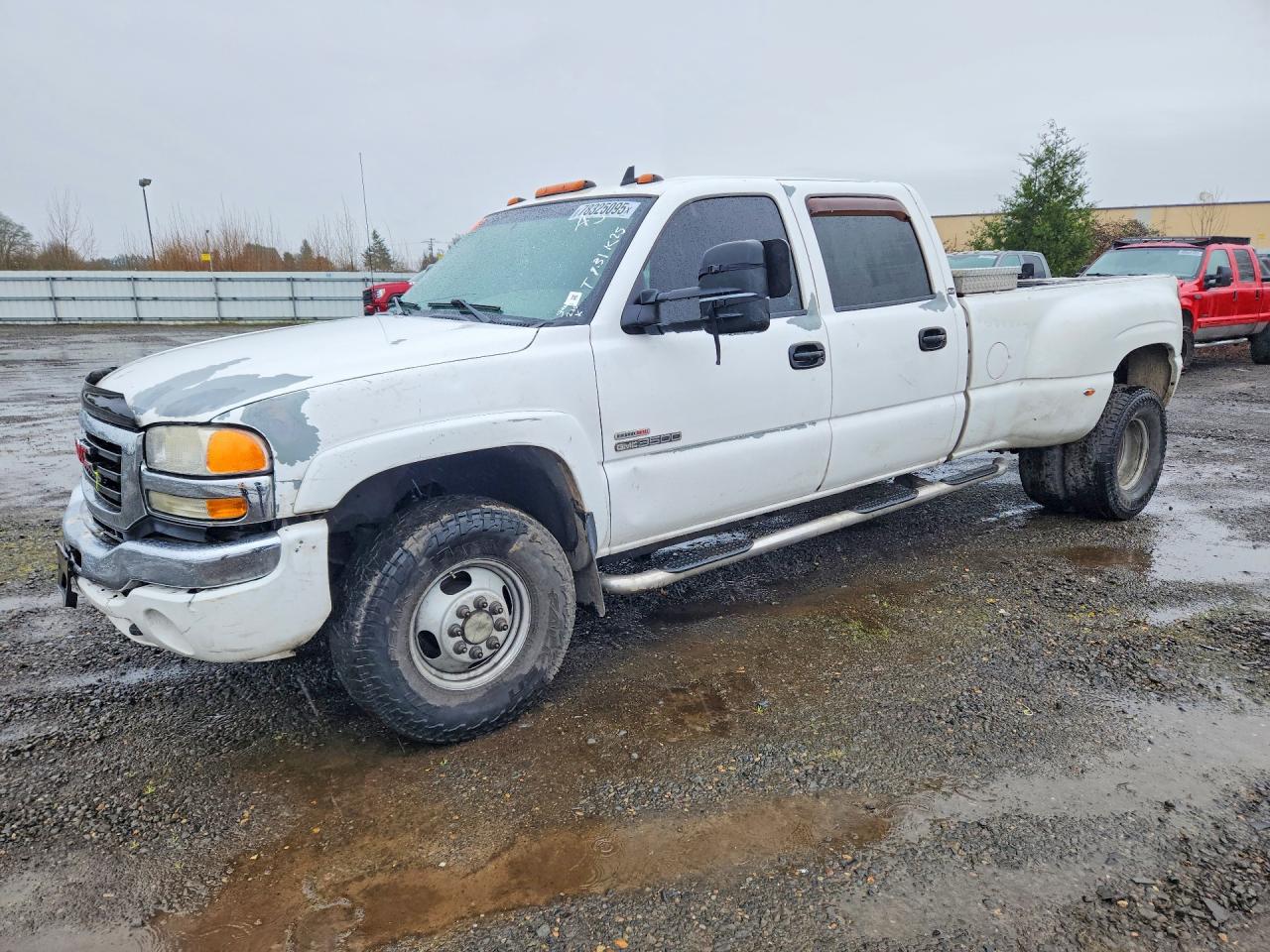 2006 GMC Sierra 3500 DRW Work Trk, VIN 1GTJK33276F110935 — Rear end