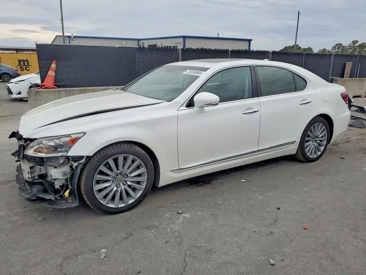 2015 Lexus LS 460, VIN JTHCL5EF2F5024776 — Front end