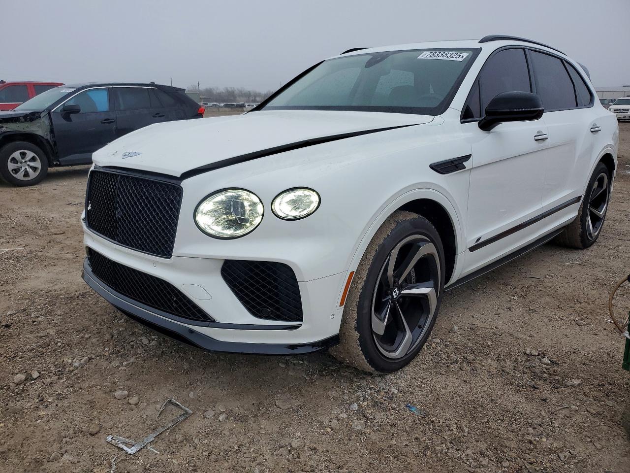 2022 Bentley Bentayga V8, VIN SJAAM2ZV0NC015835 — Front end