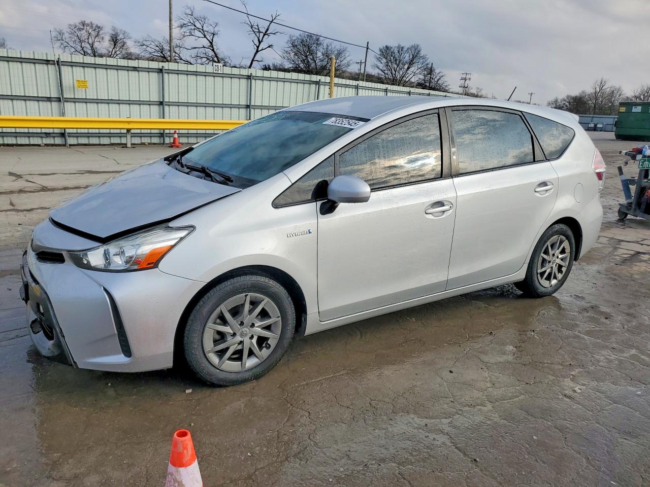 2016 Toyota Prius Three, VIN JTDZN3EU0GJ051069 — Front end