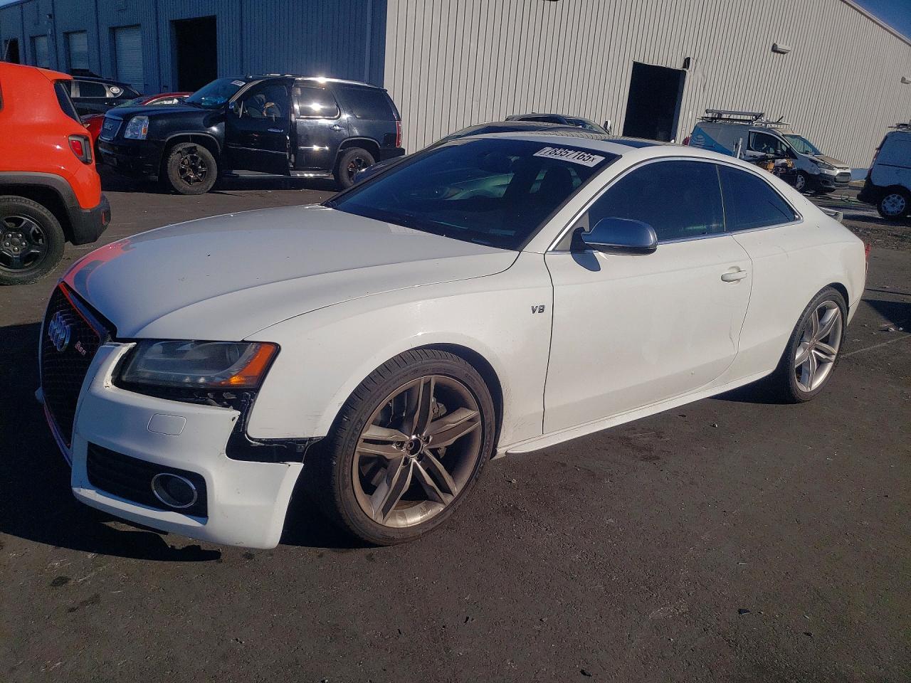 2010 Audi S5 Premium Plus, VIN WAUCVAFRXAA011347 — Rear end