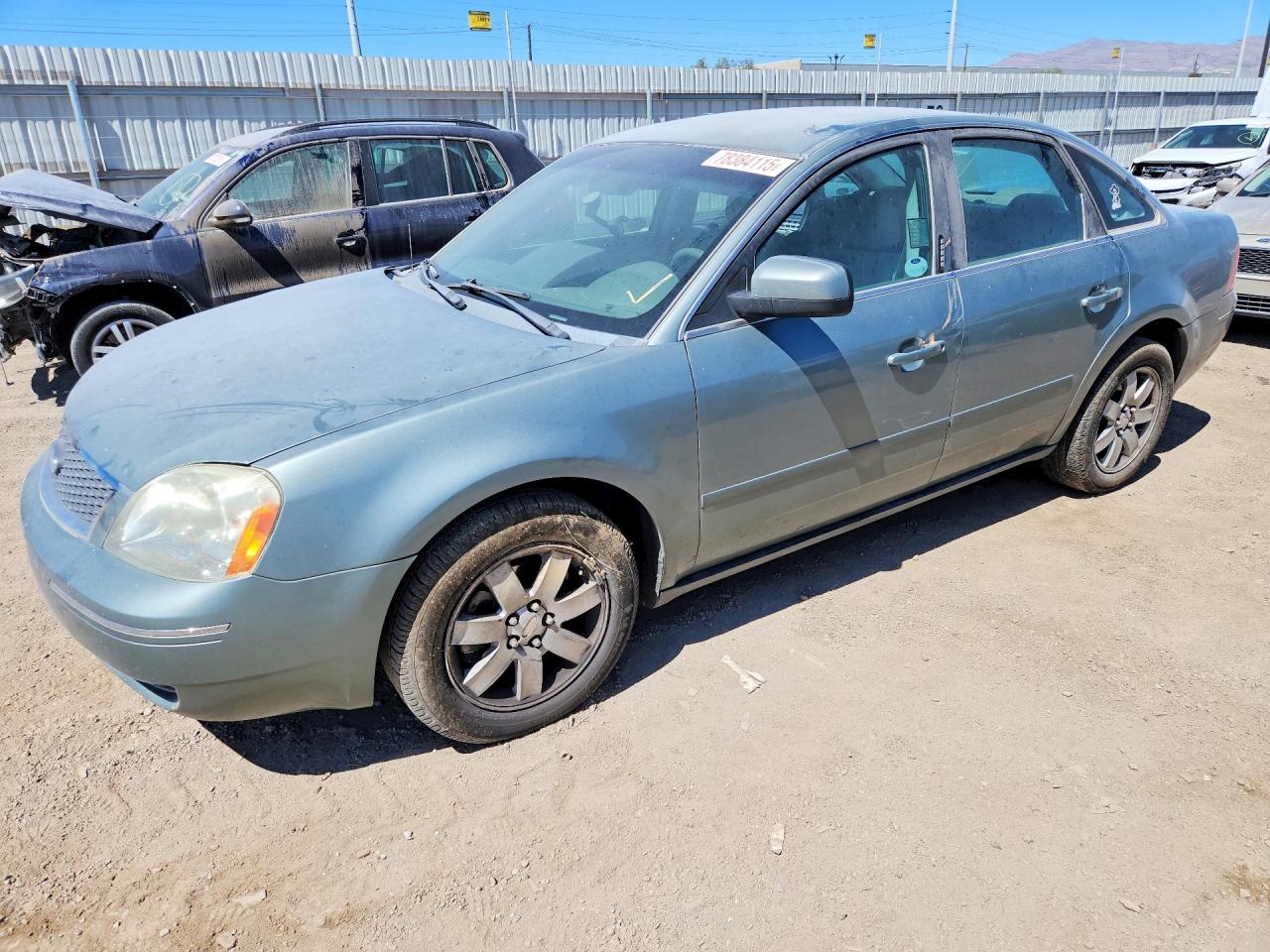 2005 Ford Five Hundred SE, VIN 1FAFP23125G131733 — Side