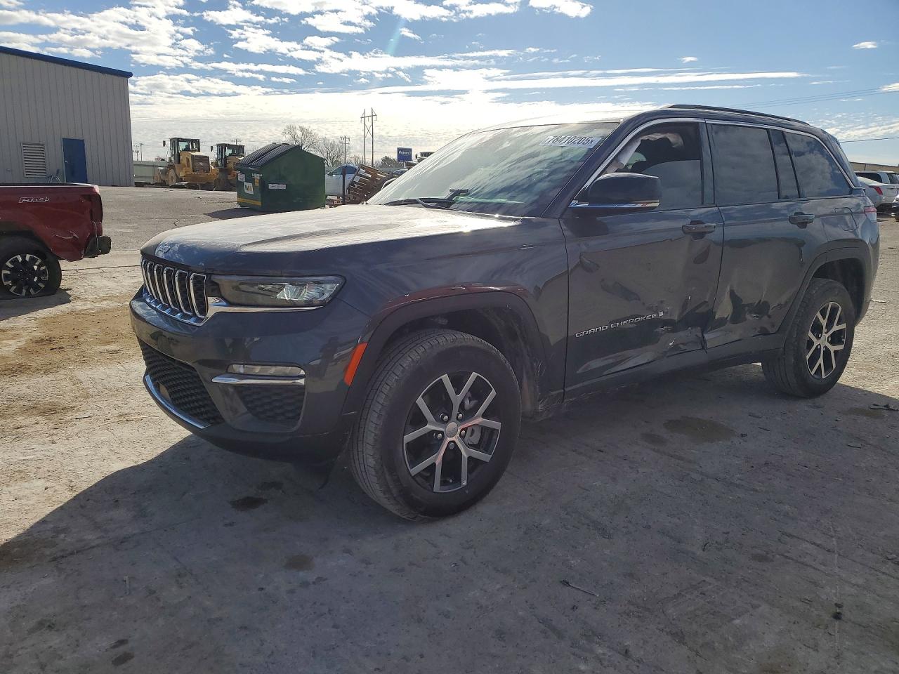 2025 Jeep Grand Cherokee Limited, VIN 1C4RJHBG1SC330115 — Side