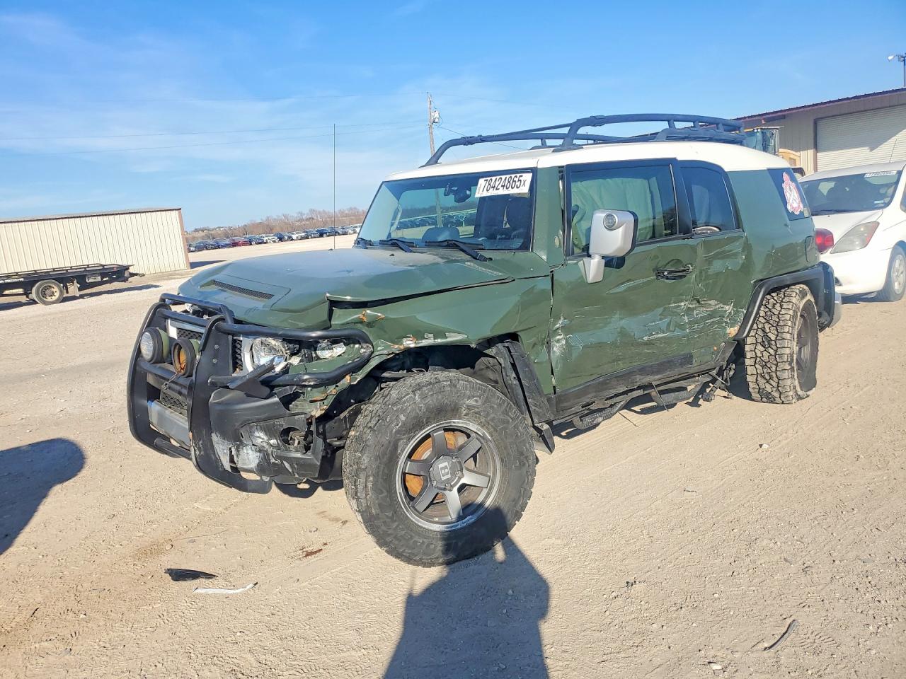 2014 Toyota FJ Cruiser, VIN JTEBU4BF2EK201525 — Side