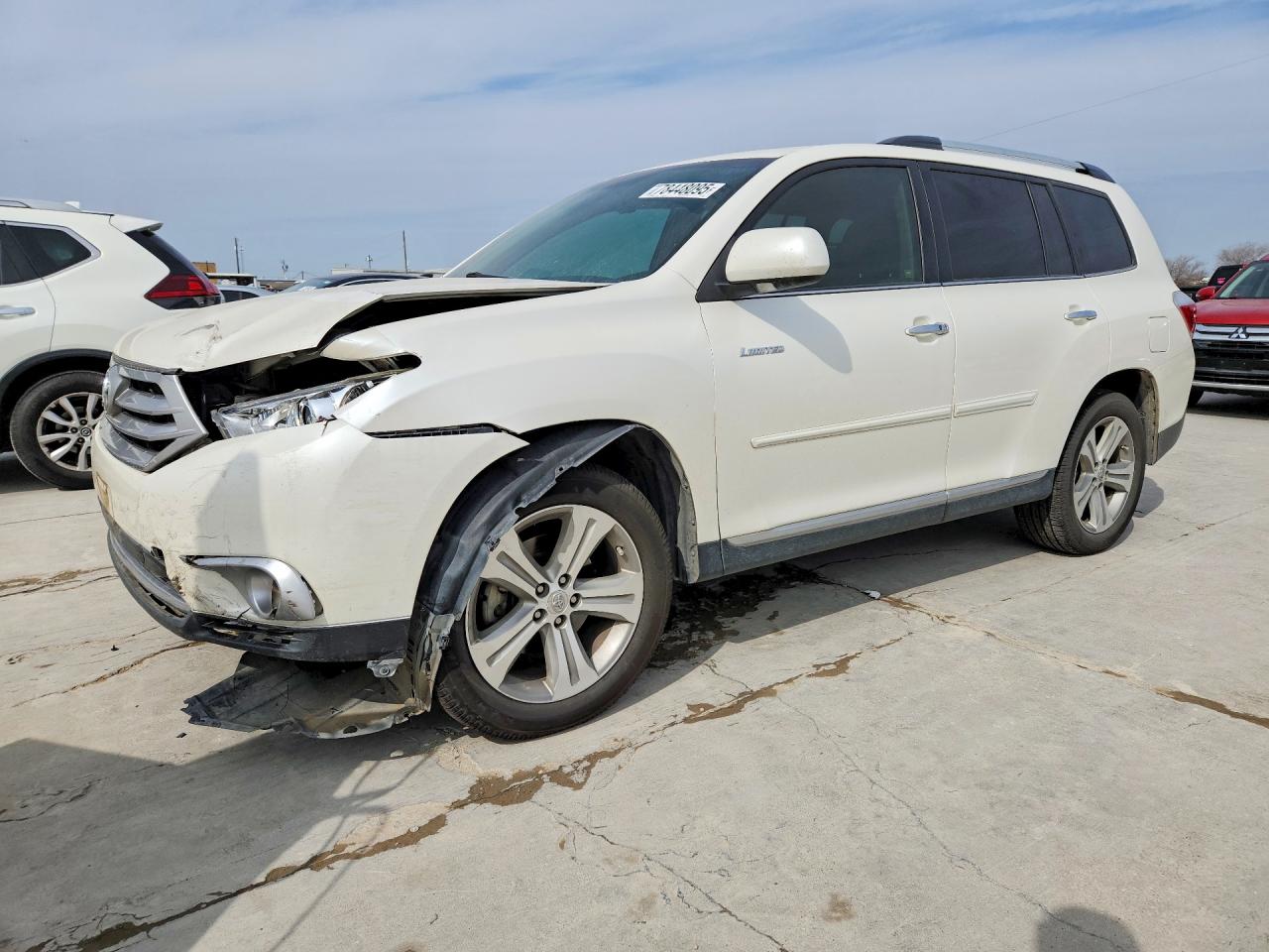2013 Toyota Highlander Limited, VIN 5TDYK3EH2DS133441 — Front end